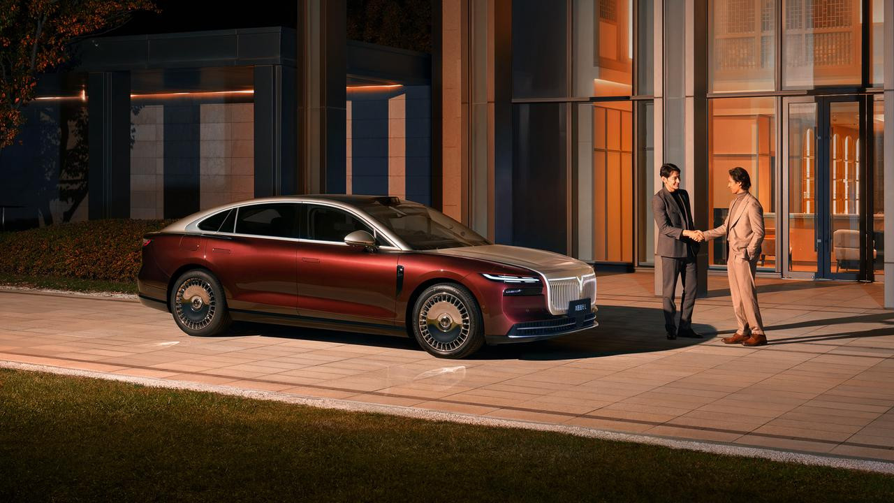 以“争峰”之姿 冲击豪华SUV新高度 岚图泰山上市37.99万元起