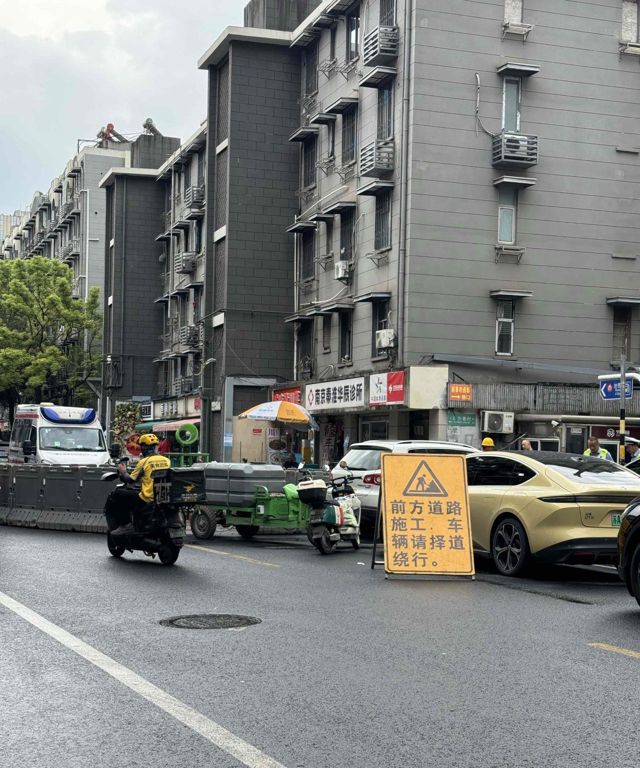 又再挖挖挖啊！也没有公事！
我只能相信或者认为这是为了南京即将到来的雨季提前做安