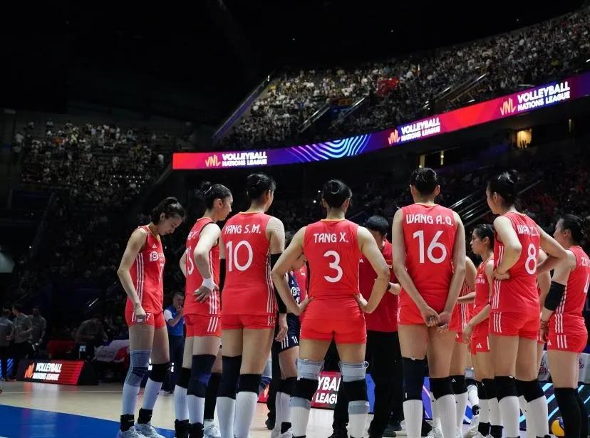 中国女排3-1击败日本女排！前任主帅蔡斌功不可没！中国女排也巩固亚洲第一位置！今