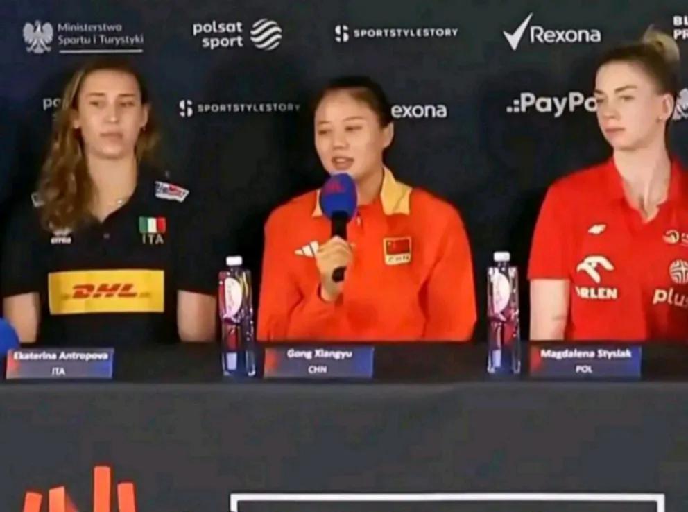 龚翔宇从闺蜜团小跟班成为队长之后也飘上天了！总决赛赛前新闻发布会队长大言不惭说我