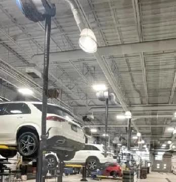 我真搞不懂老公！每次去4S店保养车，放着舒适的休息室不待，偏要守在车间当“监工”