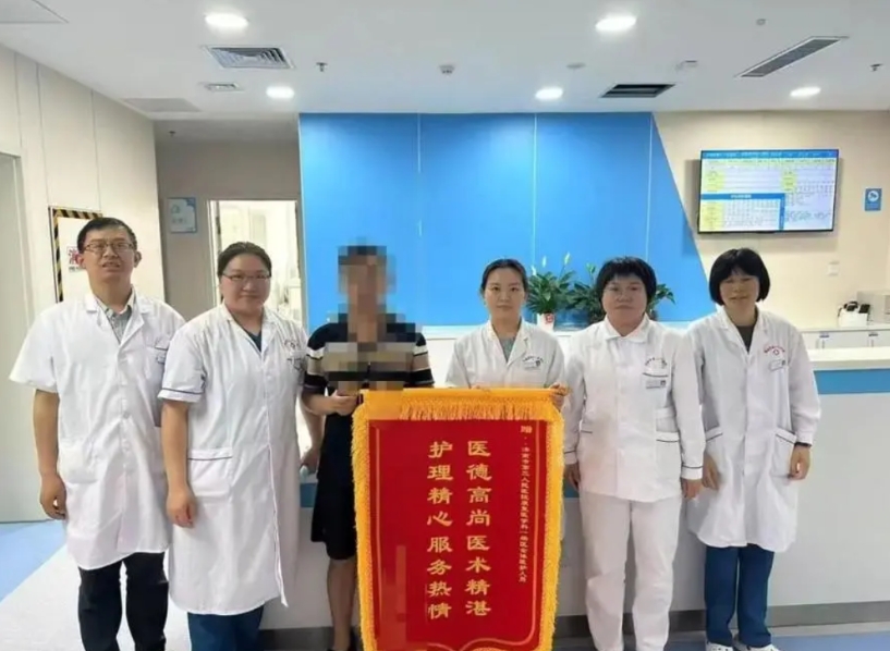 10米高处坠落！一面锦旗讲述康复医学科医护团队与患者暖心故事
齐鲁晚报·齐鲁壹点