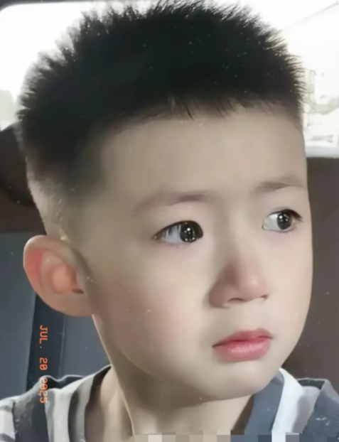 被感动到了！河南，7岁男孩患上渐冻症，医生说：“他活不过10岁！”谁知，妈妈擦干