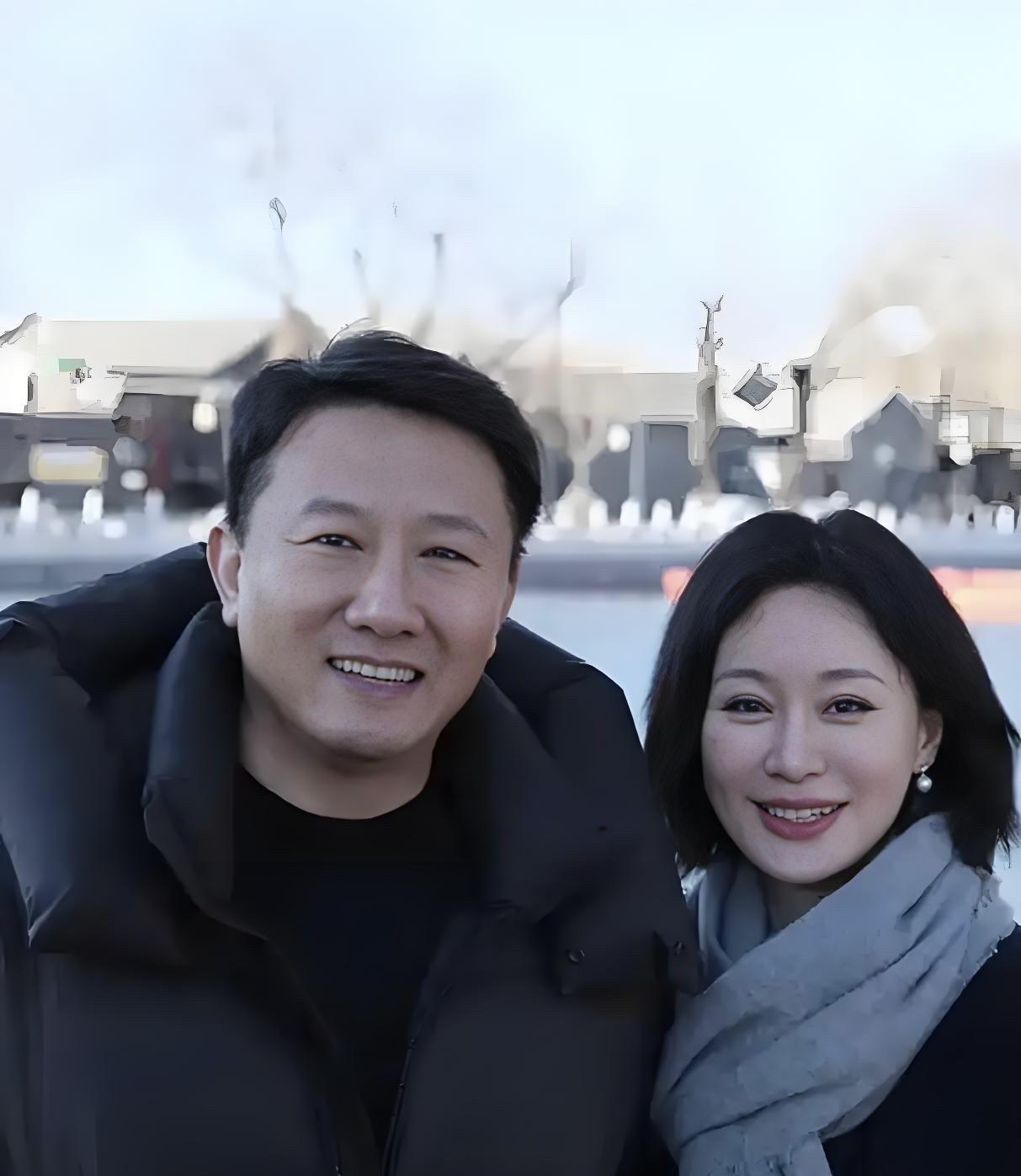 这一对明星夫妻，看着好接地气，没有华丽的服饰，也没有化浓浓的妆,气质出众，男演员
