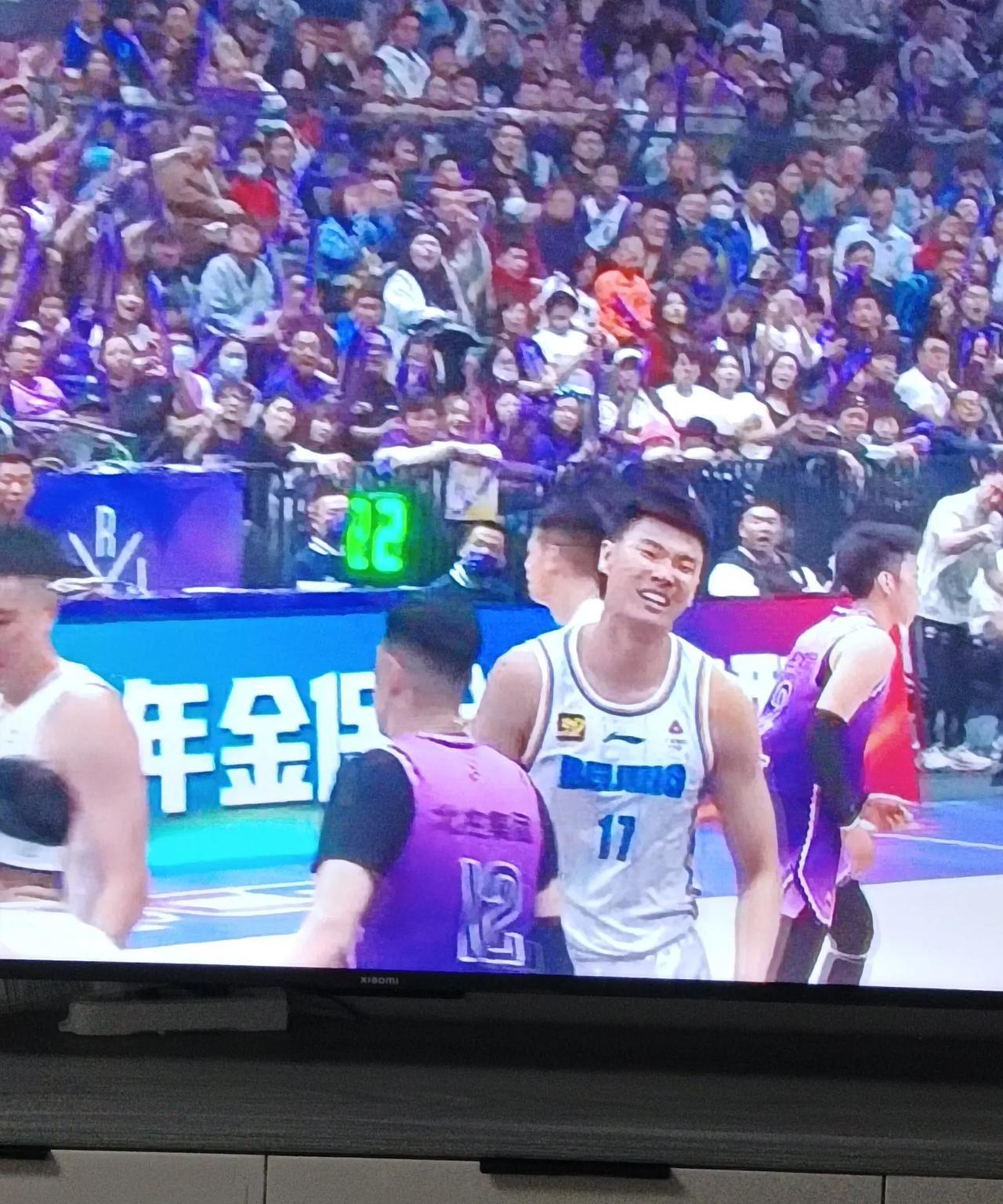 北控主场失利，北汽2：1领先。
第三场，双方打得极其精彩，尤其是第四节还有3分钟