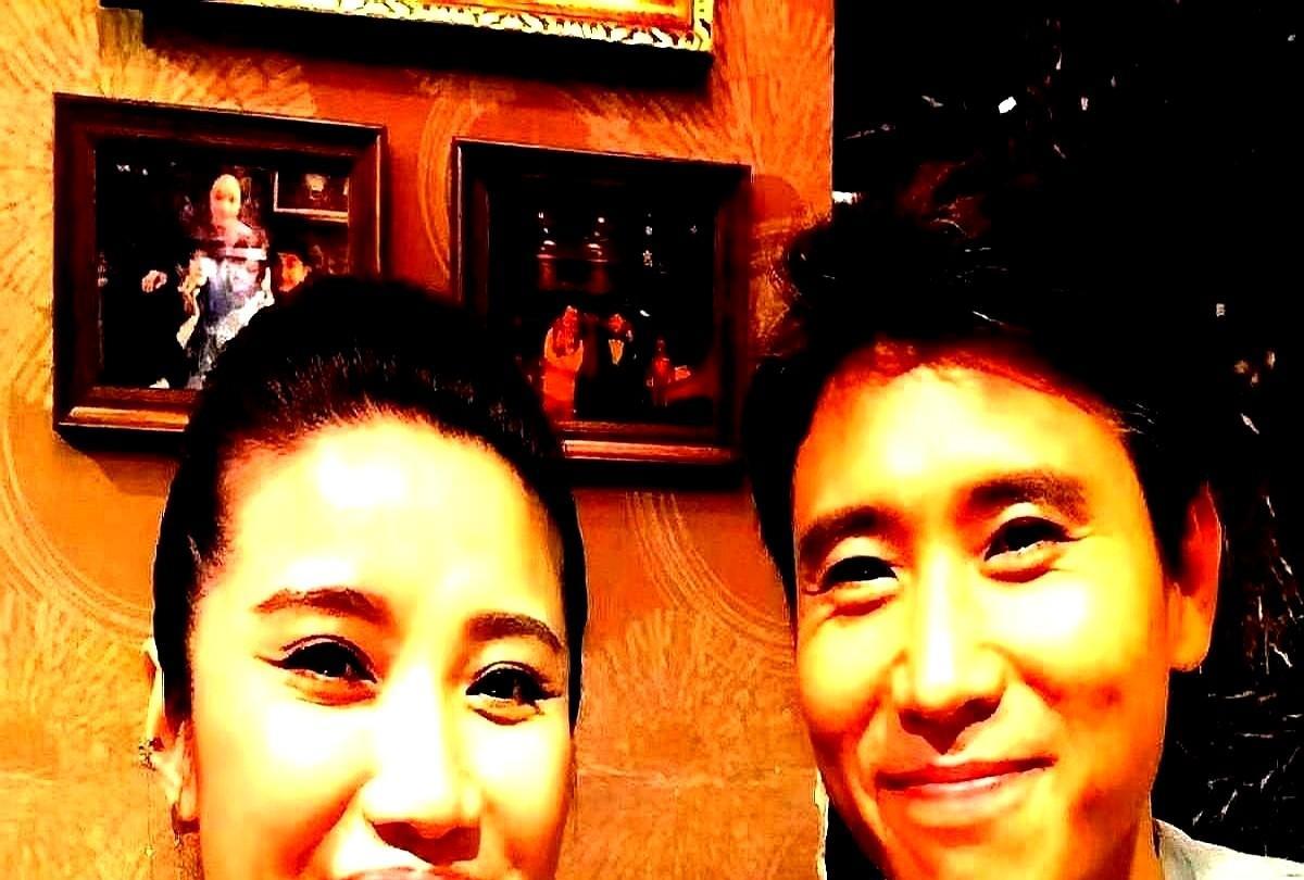 李乃文说：30岁没结婚就在一起
颜丙燕道：太像的人不适合恋爱。
李乃文与颜乃燕“