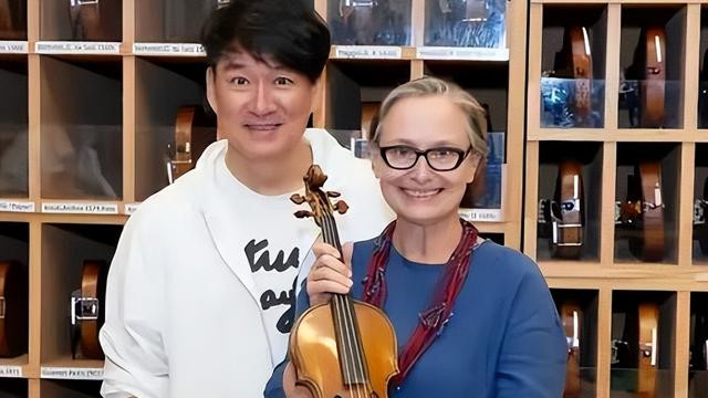 周华健：成名前遇妻子相伴，成名后依旧相濡以沫