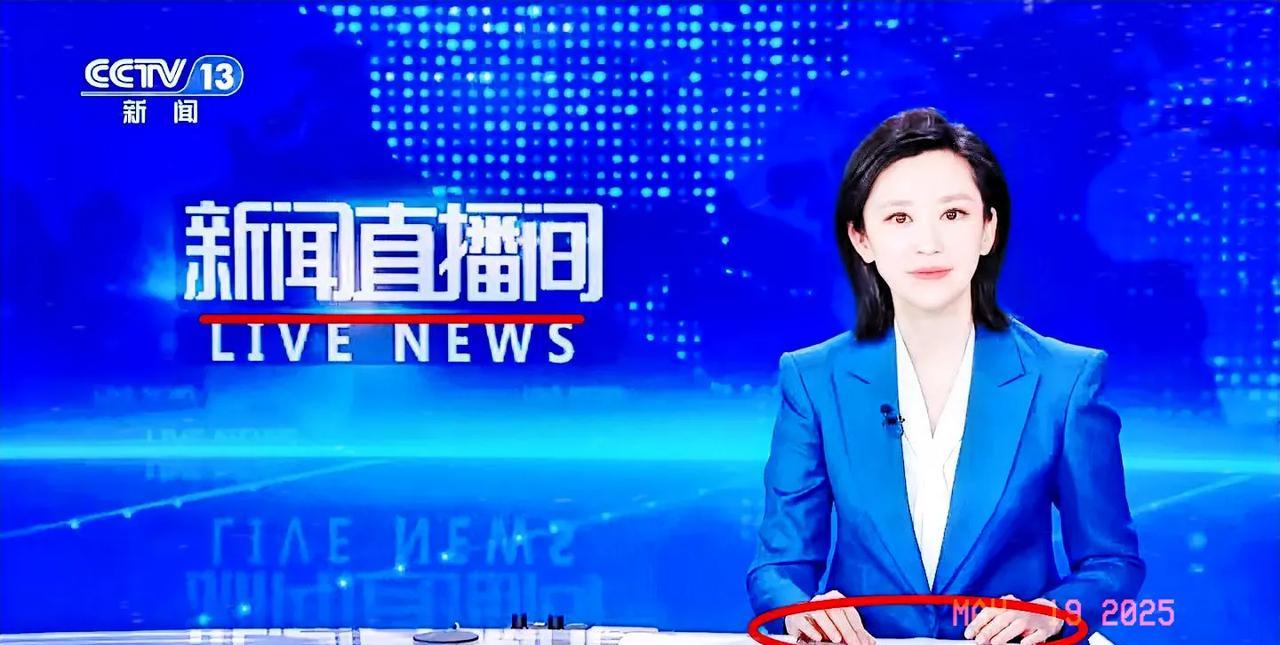 出乎意料，
李老师直播间可太热闹了！
许妈和柴大姨现身，一出现就点燃了直播间的热