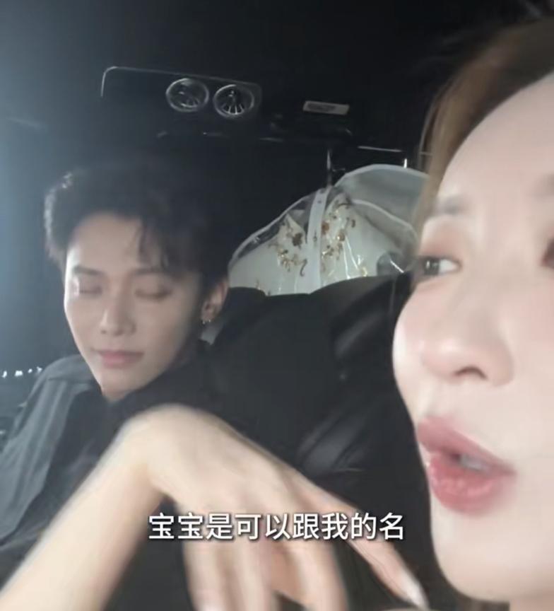 据公开信息，唐梓与康昕2023年举办婚礼，直到2025年6月20日才完成法律登记