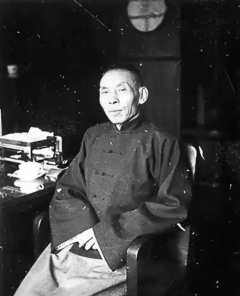 考考你，这是哪位历史人物？