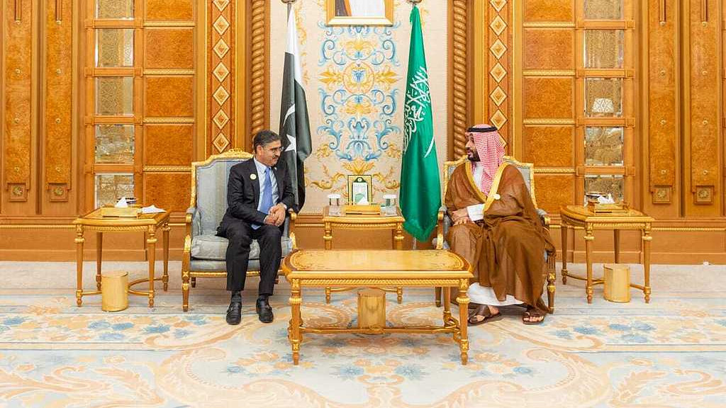 巴基斯坦首次为沙特提供“核保护”，美国主导格局正在崩塌