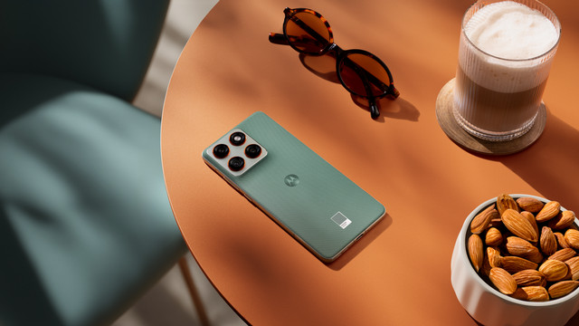 张凌赫同款超薄AI手机来了！联想moto X70 Air首销2399元起