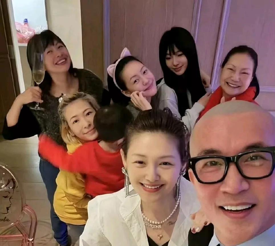 大S去世后，又传来新消息！
台媒曝大S骨灰回到台湾。如此一来，大S也就回归故土，
