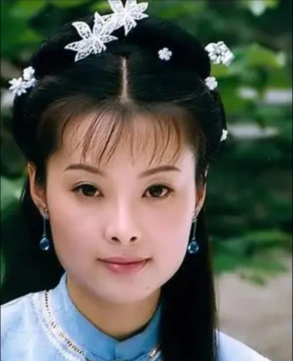 袁立再一次登上了热搜，喜欢她的率真和善良，她为肺尘病患者做了很多实事。亲自走进他