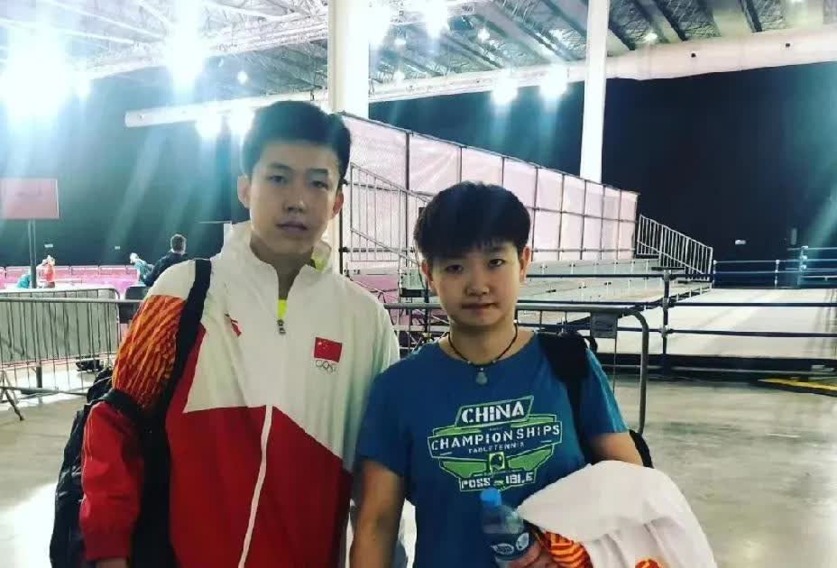 我寻思这两个人以前长得也不像啊
那会两人身高体型差距还没那么大
长的各是各的