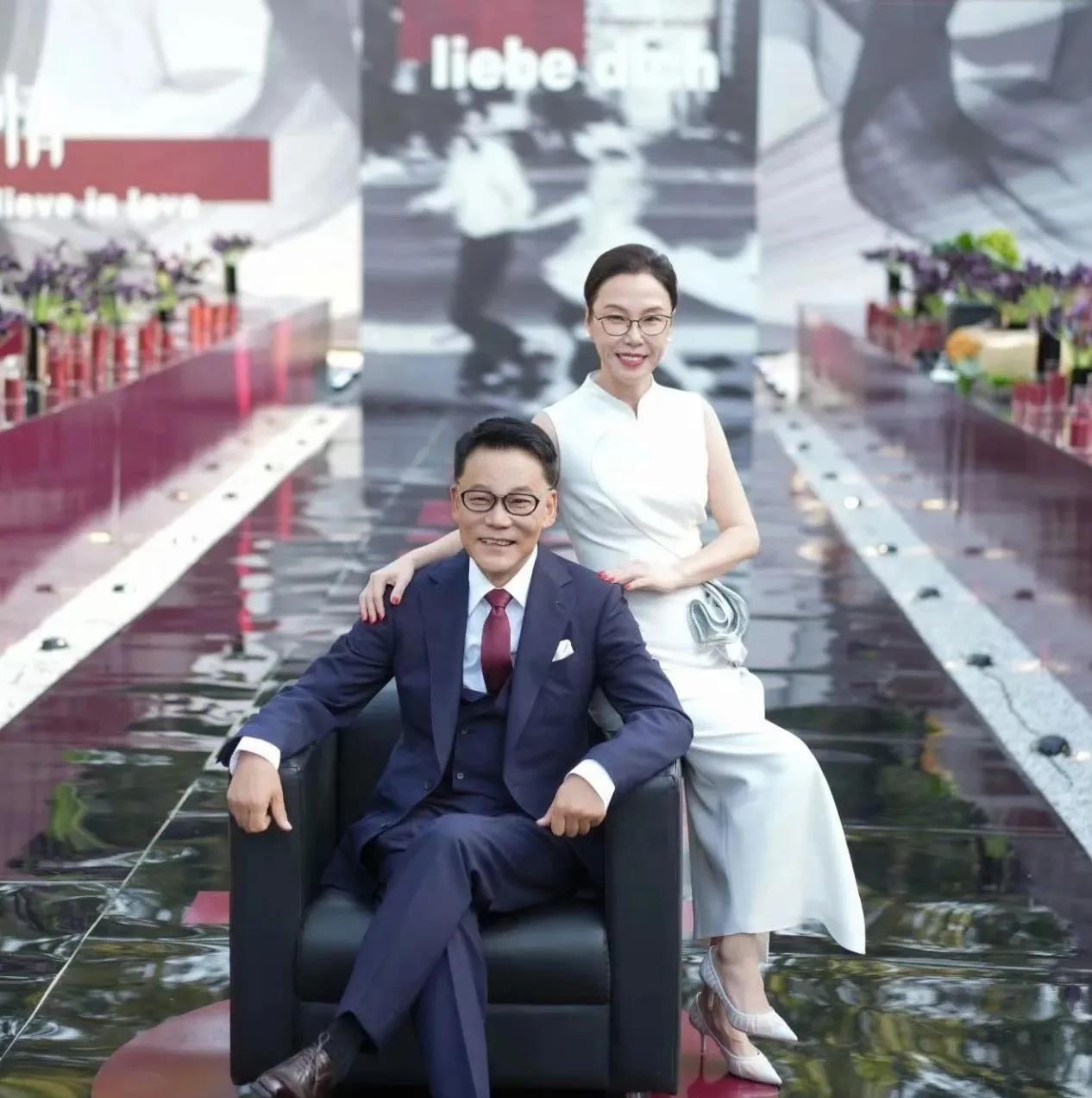 李国庆再婚的对象，
告诉所有人一个道理，
那就是，不管你结婚多久，白月光的威力还