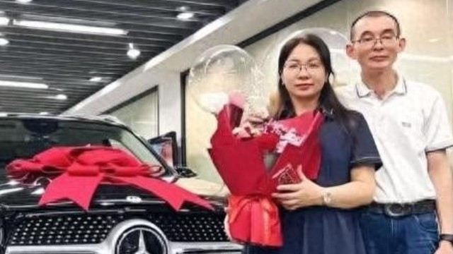 谢浩楠富豪老爸开直播回应私生子传闻 给儿子两个大任务 泪洒直播间
