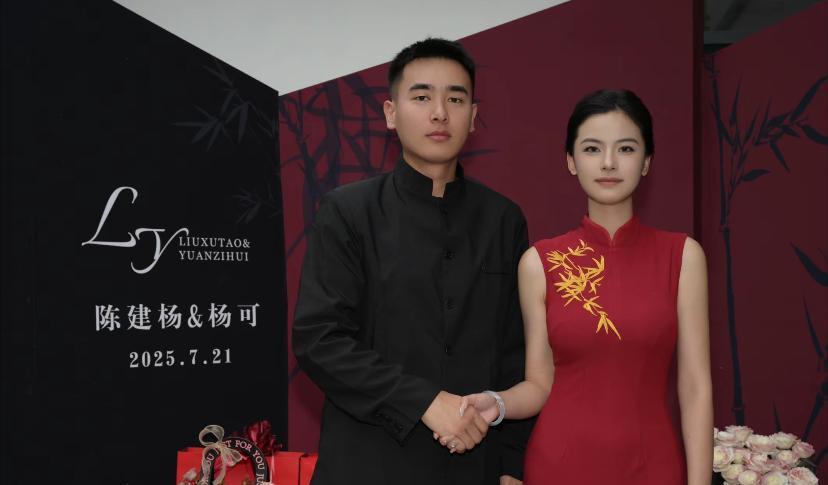 拼音咋是另外人的名字，广告公司太粗心了。