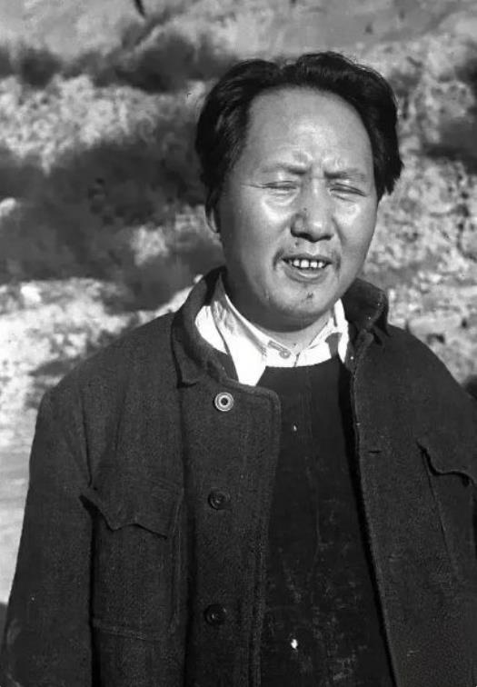 毛主席唯一一张留胡子的照片，让我们再瞻仰一下伟人的面容。毛主席让千千万万的中国人