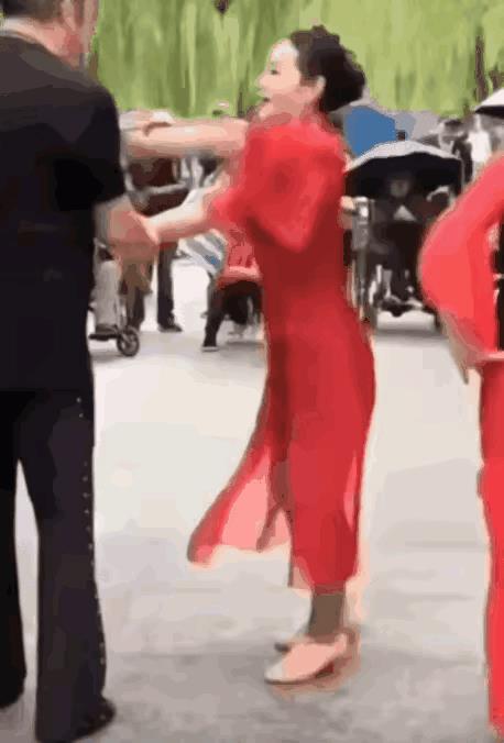 本来以为是大爷的人生巅峰，谁知是大爷的人生大坑！[捂脸][捂脸][捂脸][捂脸]