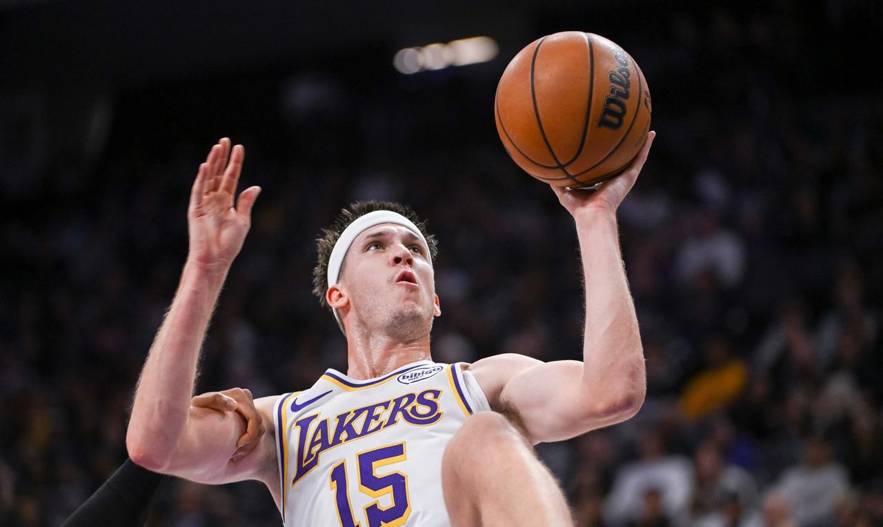 湖人里夫斯职业生涯季后赛数据：场均16.7分，投篮命中率46%，三分球命中率38