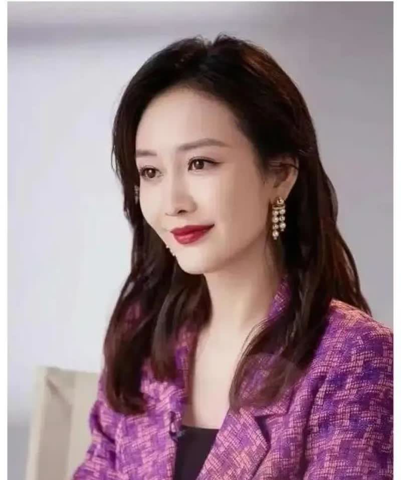 看到何九华的真实面貌后，我真有点不明白，王鸥到底是看上了他哪一点？

据说，