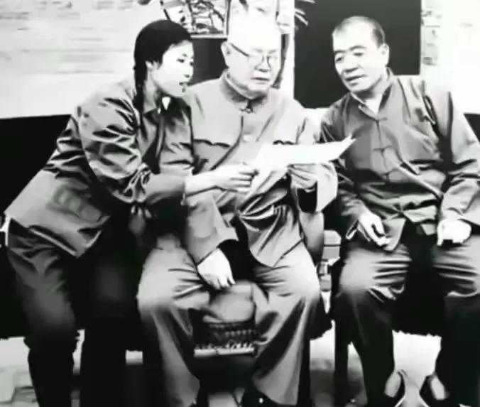 大寨精神的主要内容为政治挂帅、思想领先，自力更生、艰苦奋斗，爱国家、爱集体。其意