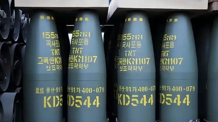 朝鲜卖炮弹 成了外交通行证











万万没想到啊！朝鲜竟然靠卖炮弹