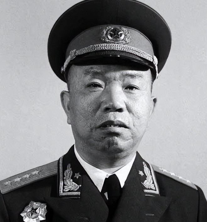 1926年，无恶不作的大地主丁枕鱼被抓后，看到了王树声，急忙喊：“亲外甥，快救舅