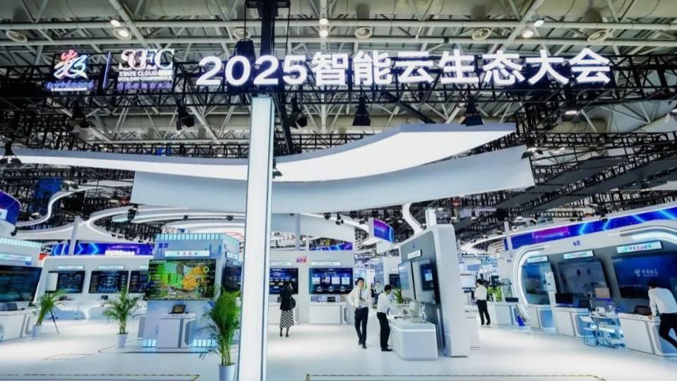 如何破解AI加速发展难题？中国电信给出“五位一体”答案
