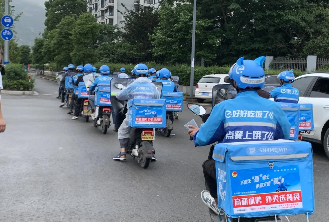 发现了没有
大街上红骑士越来越多了
反而蓝骑士很少看到了
这不就是典型的老大老二