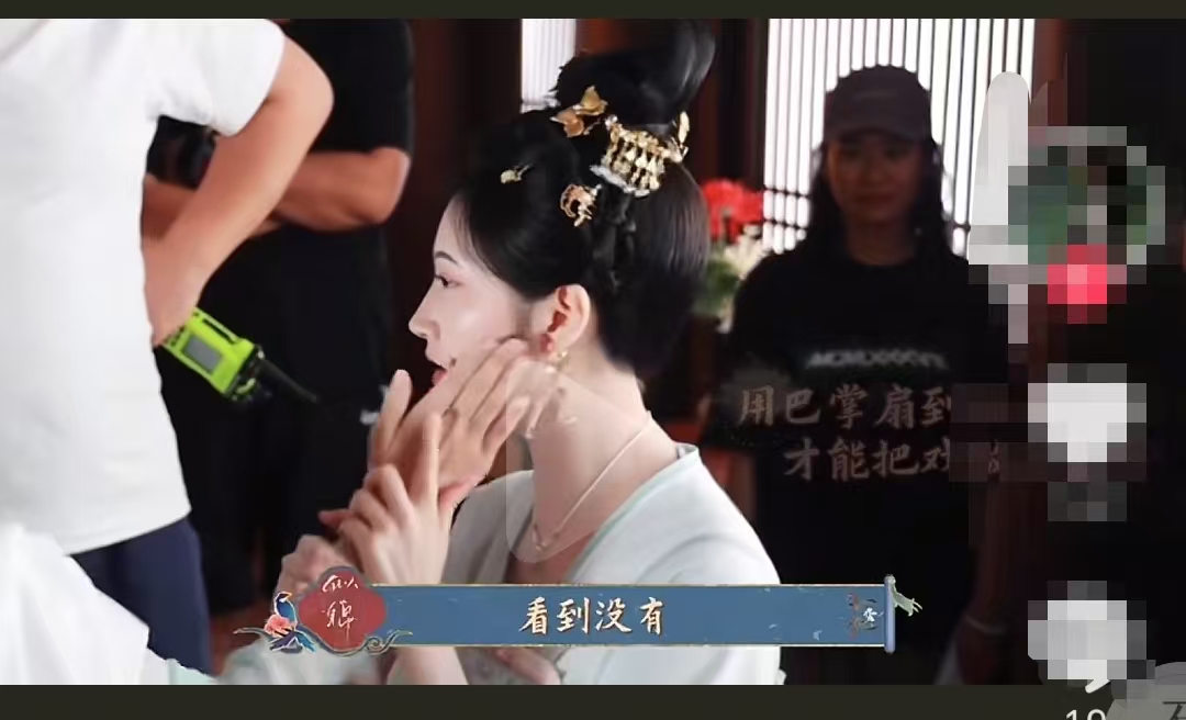 女神秒变戏疯子，景甜片场狂扇自己耳光，网友们直呼活该你红