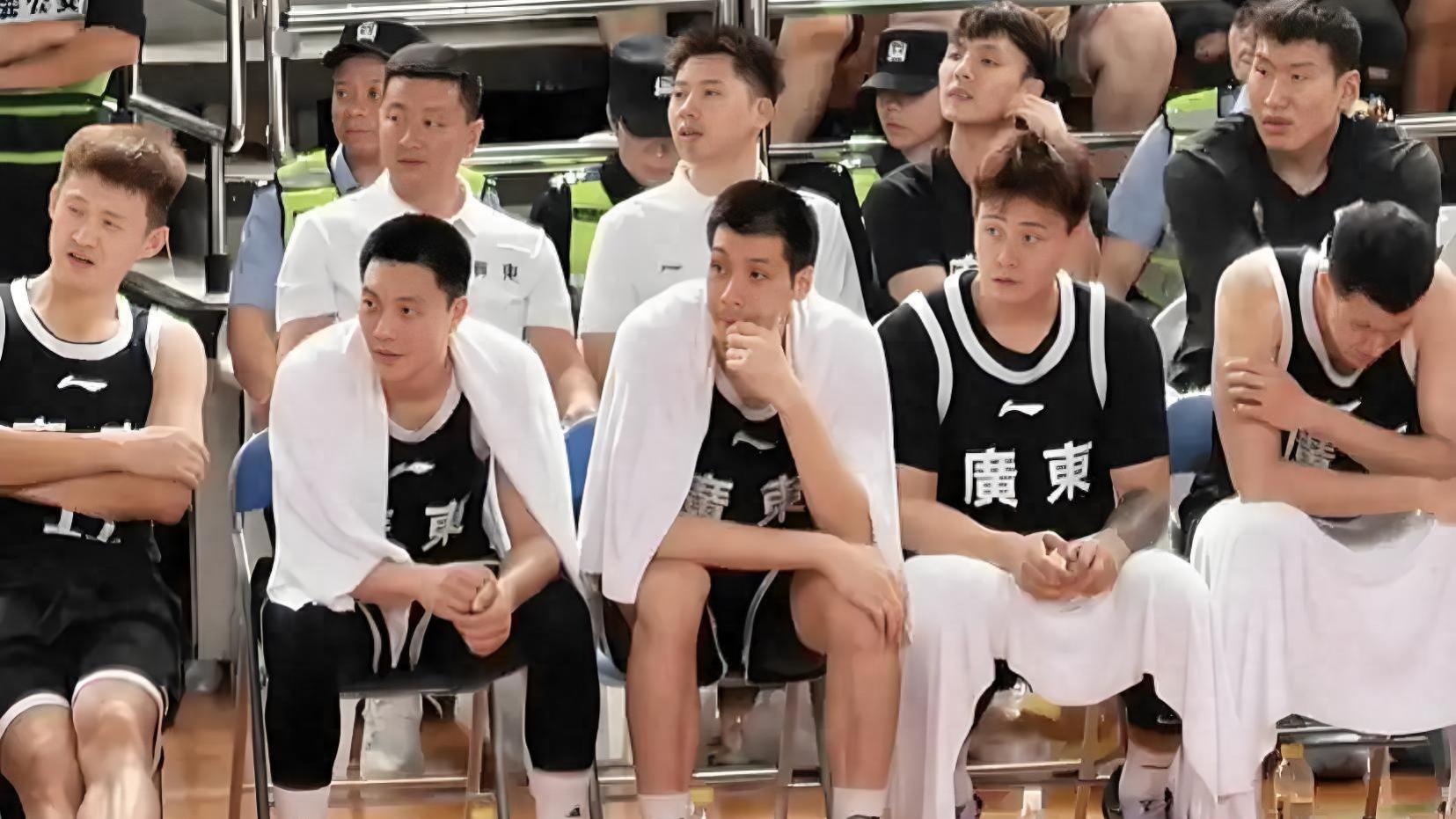 朱总江苏出差归来带回大闸蟹 徐杰喜提厚礼返家孝敬父母