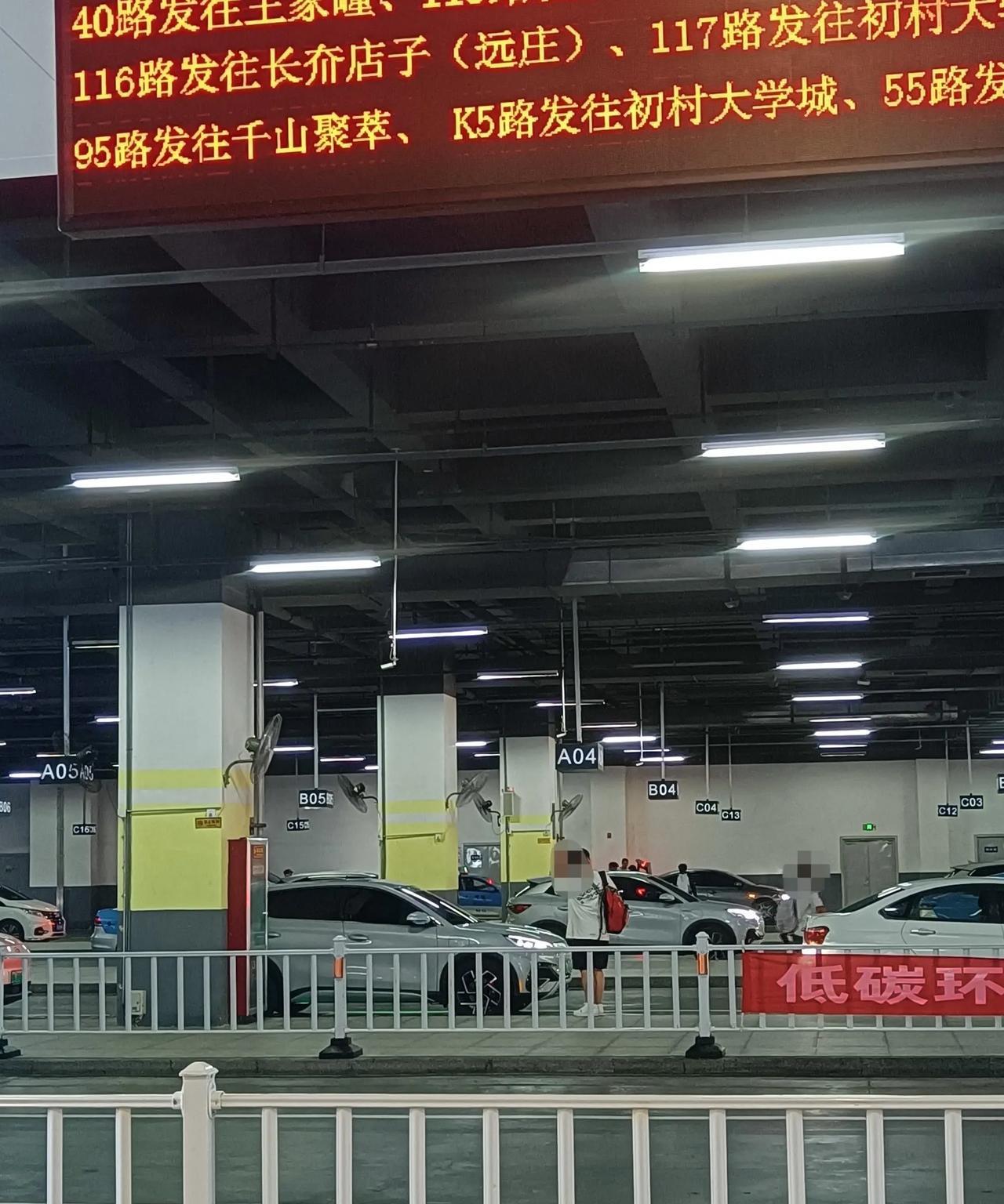 突然发现威海北站也有了网约车专用通道了，外地乘客来威海后出行更加方便了。
最近一