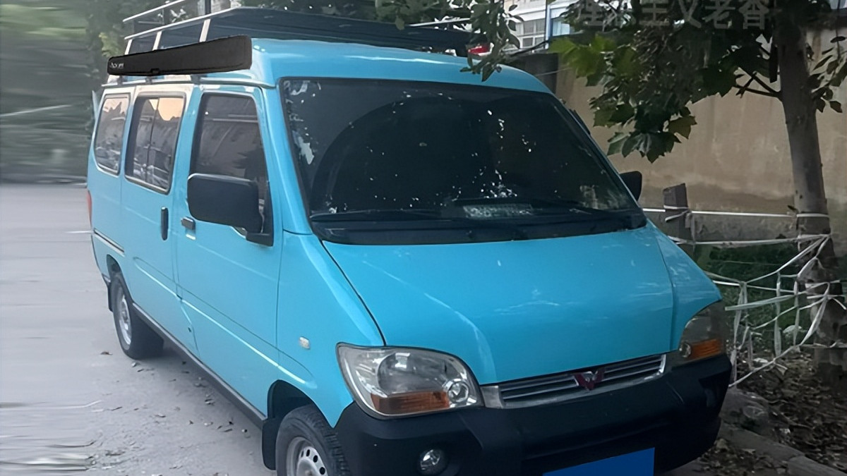 无压力低成本投入，五菱之光改装简易床车，迷你露营车旅行更自由