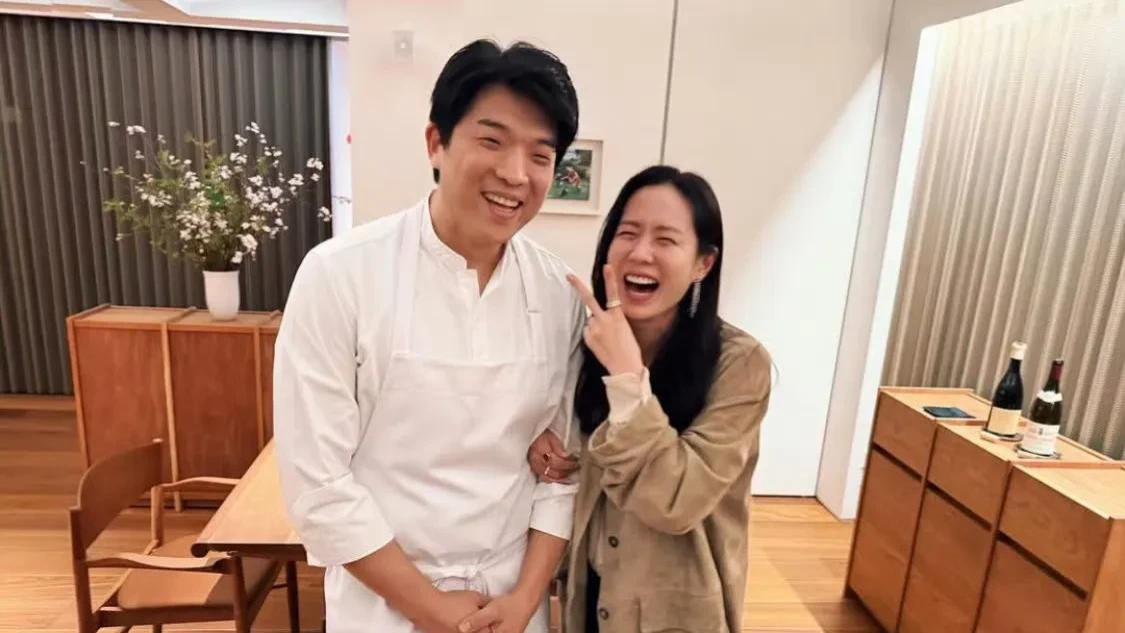 孙艺珍更新ins，晒吃高级韩料的照片，戴那么多戒指就是不戴婚戒