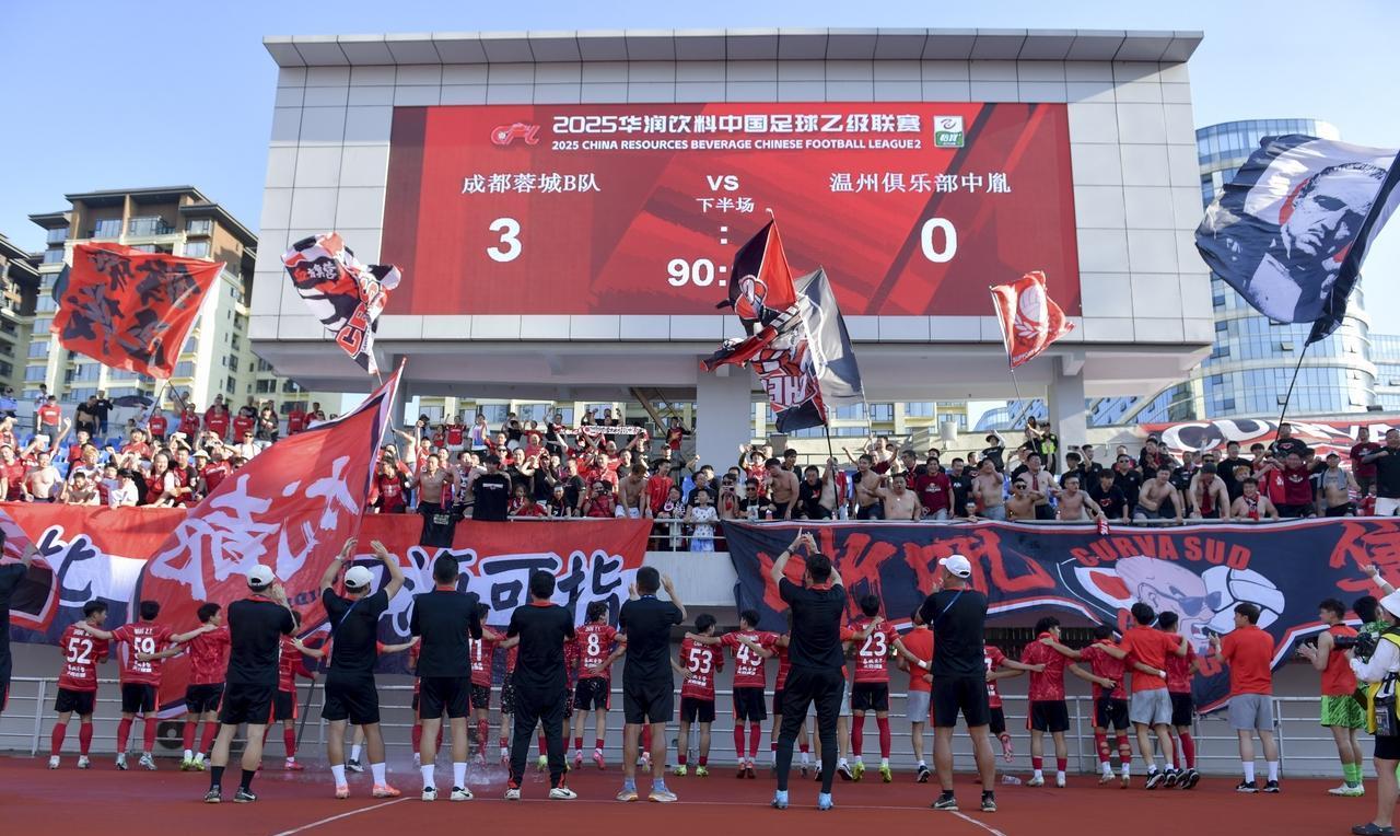 昨天，成都蓉城B队3-0击败了温州队，三位一线队的小将发挥出色，廖荣祥、徐虹和李