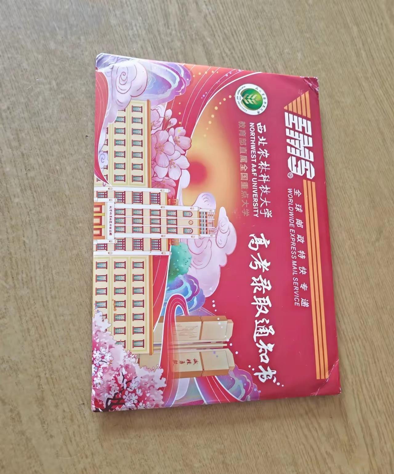 今天朋友办升学宴
我们几个关系好的都去了
为朋友高兴，更为孩子感到骄傲…
朋友是