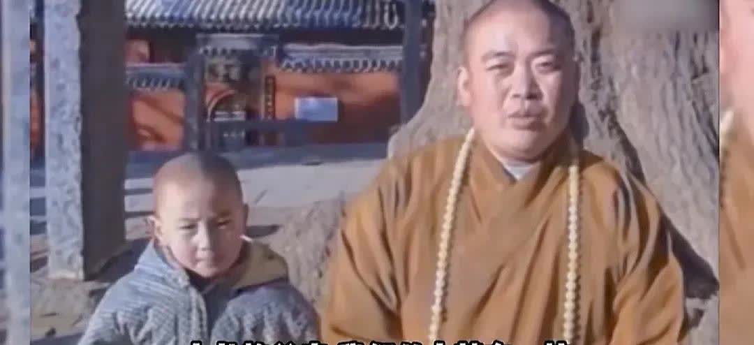 释永信教释小龙武术，释小龙拜释永信为师傅，关键释永信不会武术，可能是其他人教的。