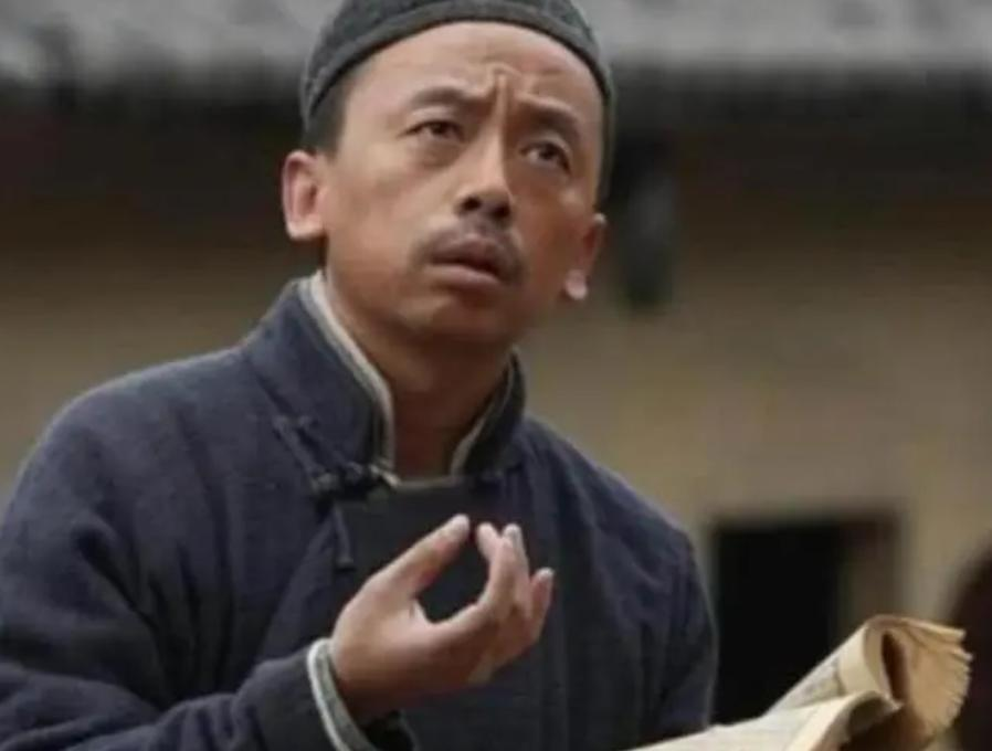 从前，有个人被押往京城治罪，半路上遇到一个算命先生，他就想测个字问问吉凶。因手被