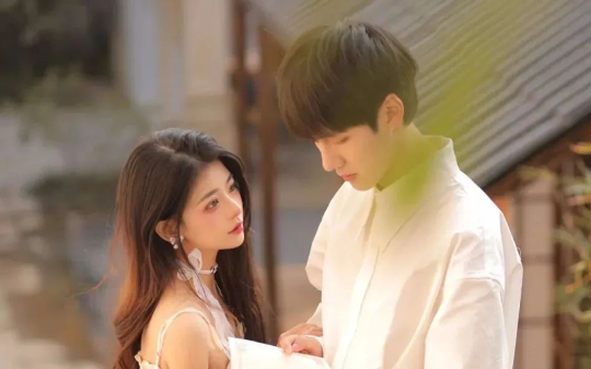 熬夜帮弟弟写论文，他却拿我仅剩的八千块房租买电脑