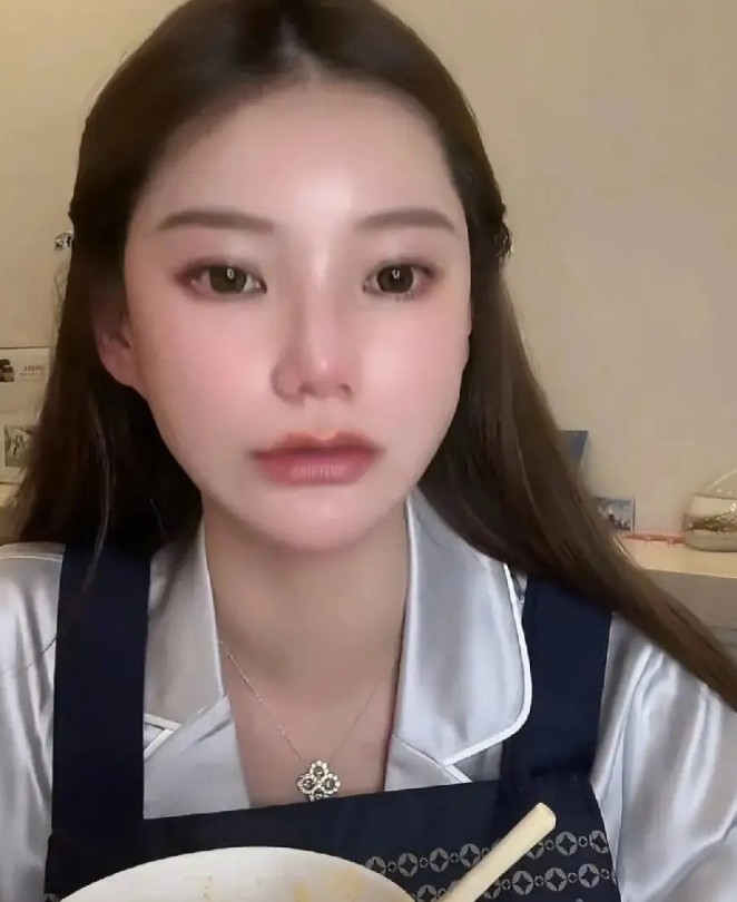 马筱梅直播说出玥玥箖箖不能回北京上学原因，主要还是怕小孩跟不上内地这边的教育。