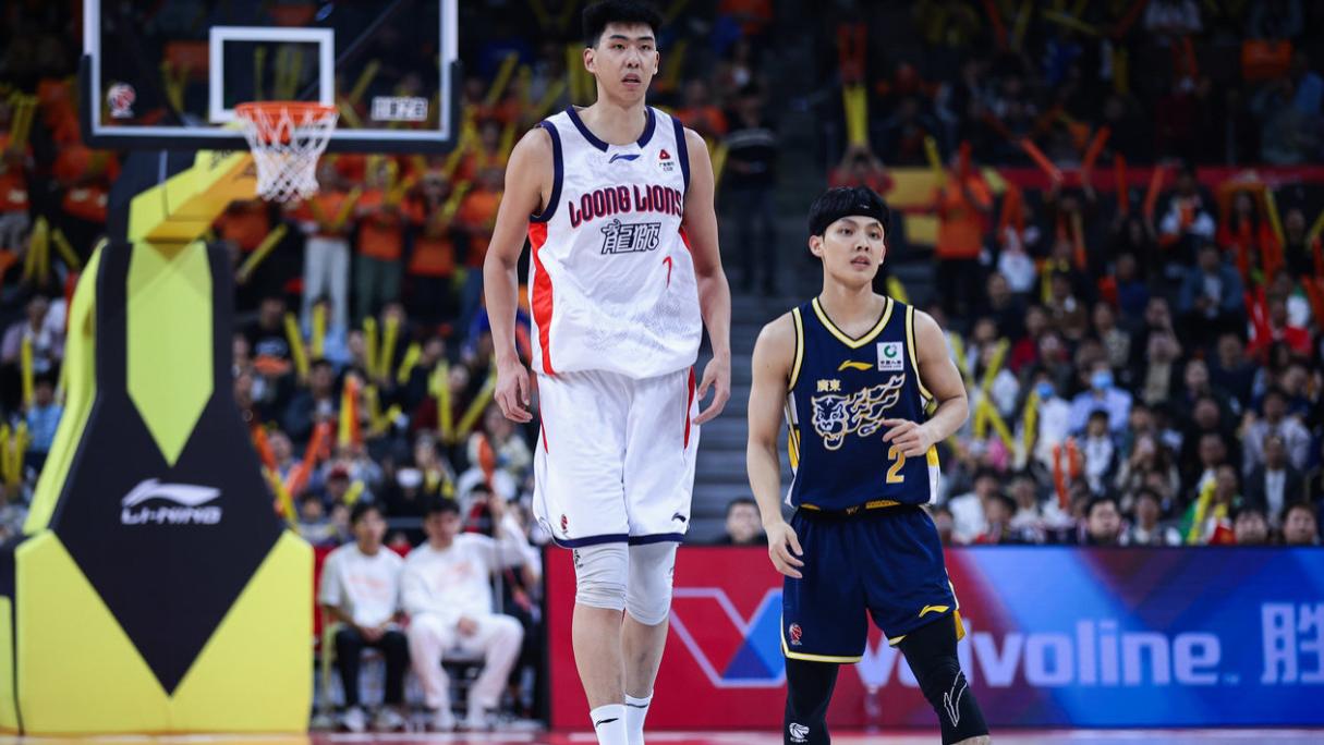 轰27+14+4帽长出恶气！徐昕爆发杜锋备受质疑 他在广东被耽误了吗