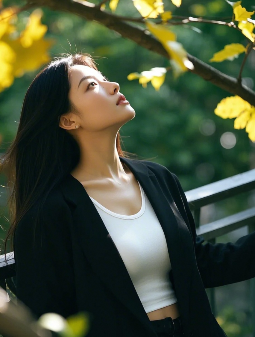 秋风落叶里，遇见最美的她