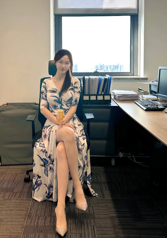 春天到了，可以穿裙子了。