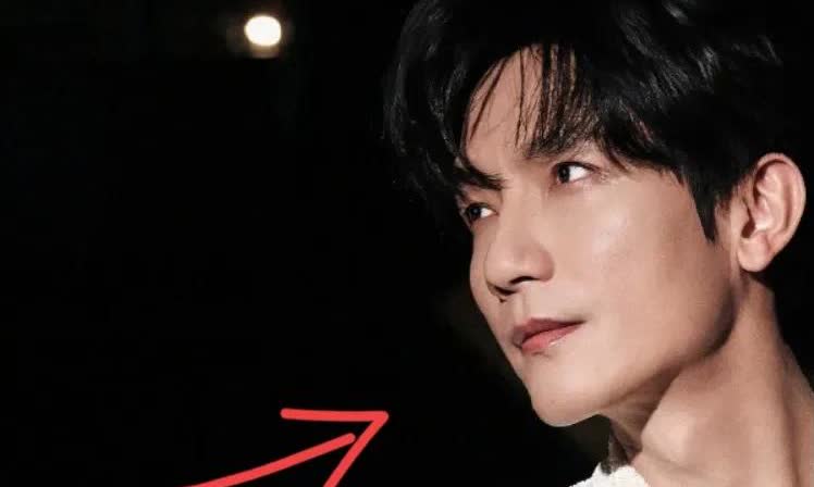 今天娱乐圈最大的谜题出现了！

那就是陈楚生歌手第二场表演，高音没声

