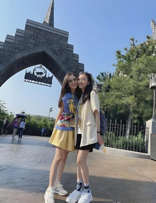 高露，167cm，你们说，谁好看？