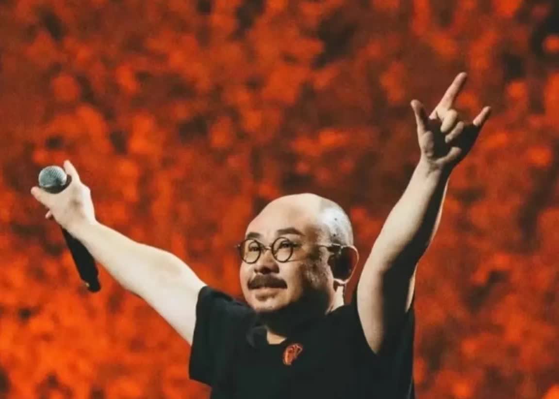 ​刀郎频繁开演唱会的小心思太明显！
不是为了圆巡演梦，更不是为摆酷，而是因为
