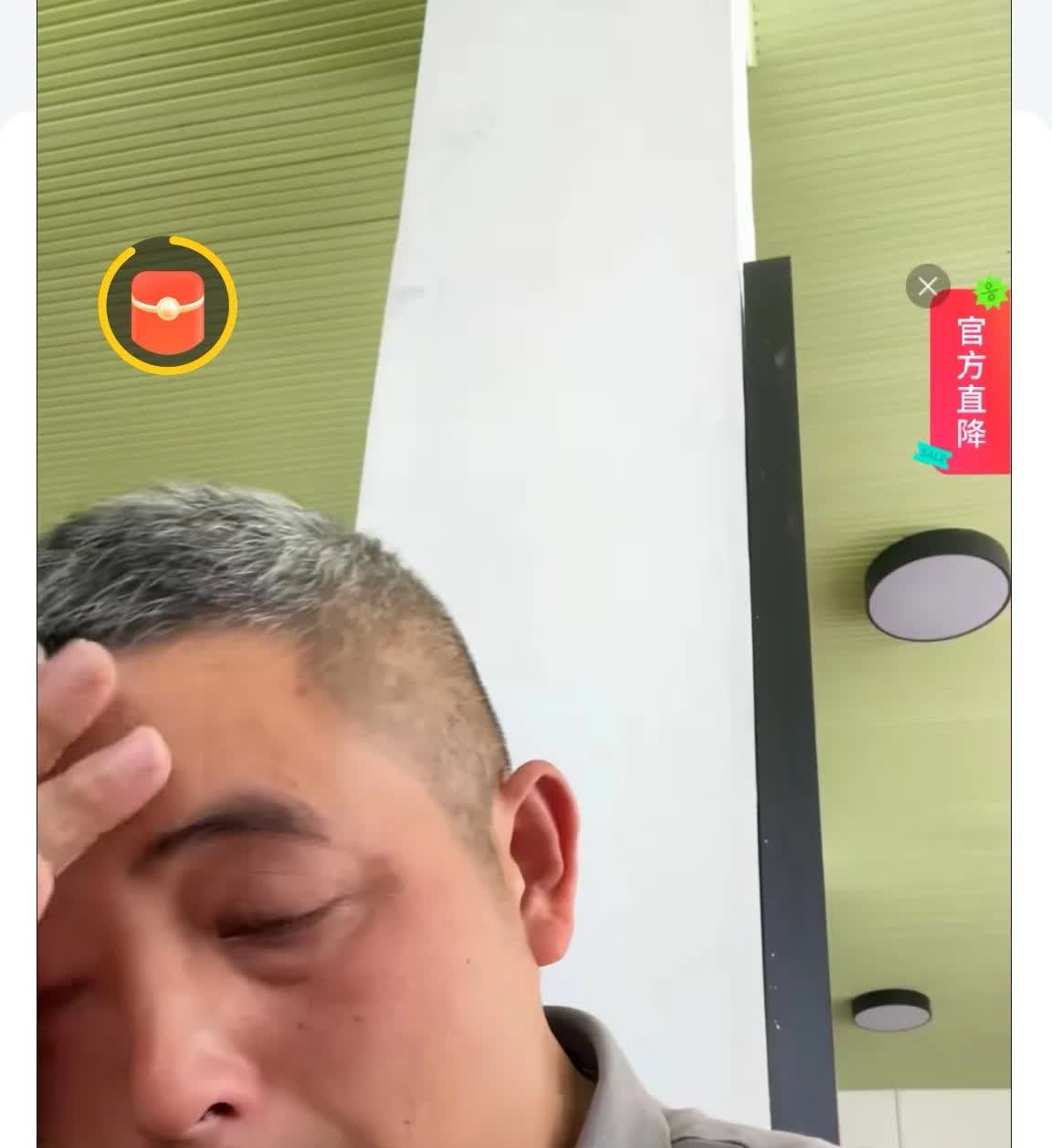 王胖又上了一场哭戏！这次没有坟前的哭天喊地，嚎啕大哭，泣不成声，悲戚难受。这次哭