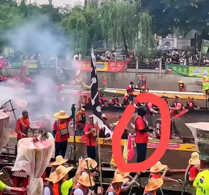这次猎德龙舟翻船事件

给所有人都上了一课

那就是不论情况多复杂，都要谨记一句